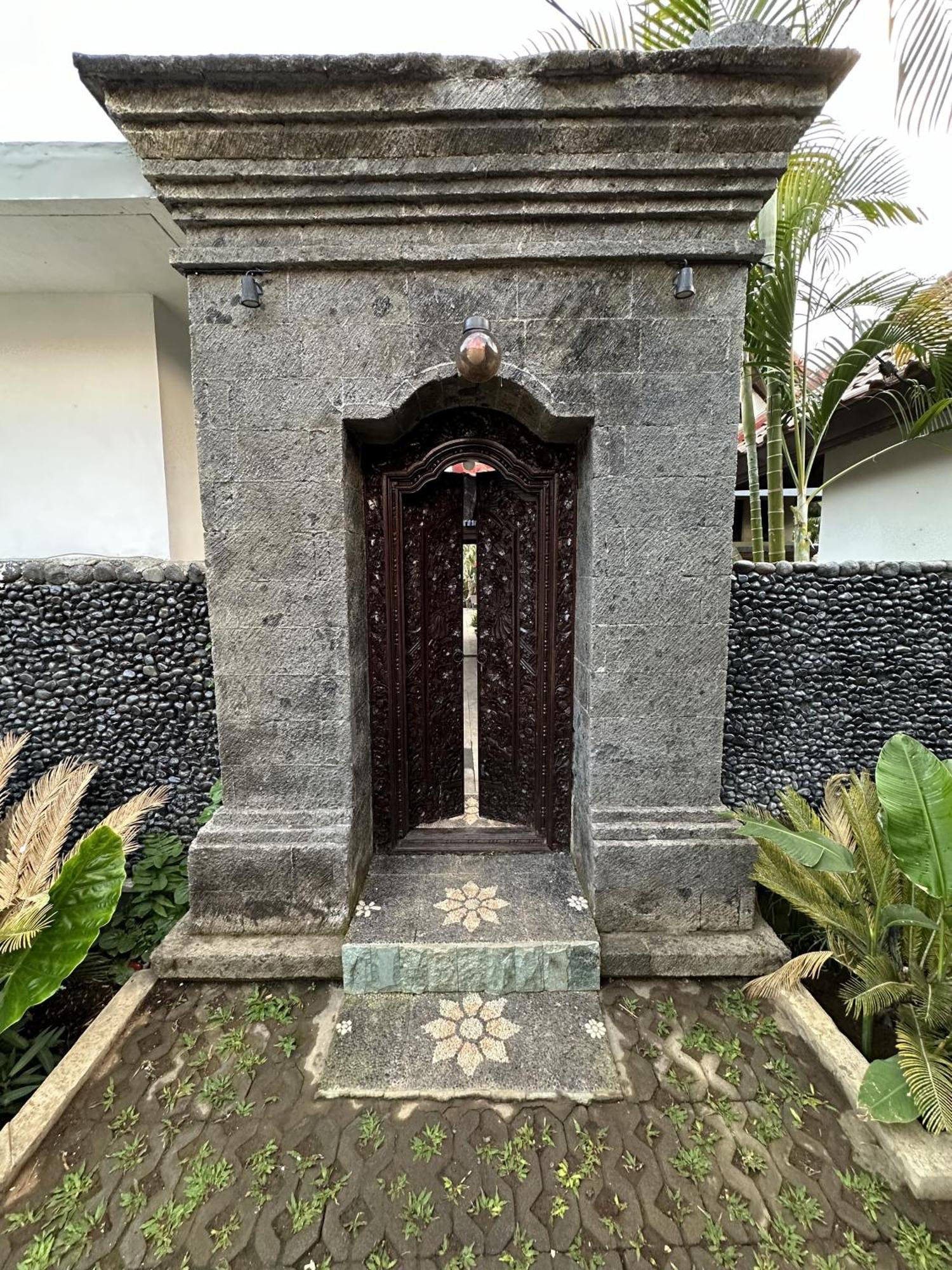 Bali Stuti Jimbaran Inn Exterior foto